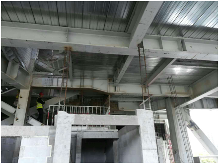  connect of the steel deck and structural column reinforcement